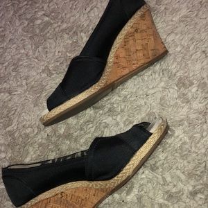 TOMS wedges
